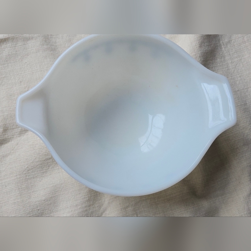 Vintage Pyrex Snowflake Garland mixing bowl - Picture 3 of 6